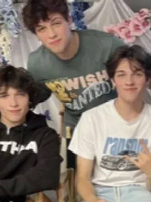 斯图尼奥罗三胞胎